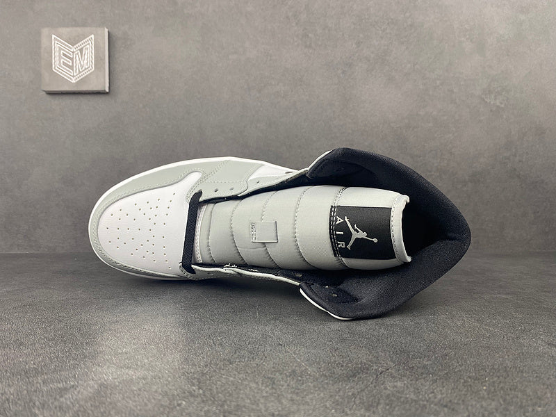 Air Jordan 1 Mid Light Smoke Grey - DRIP DOS ARTISTAS 