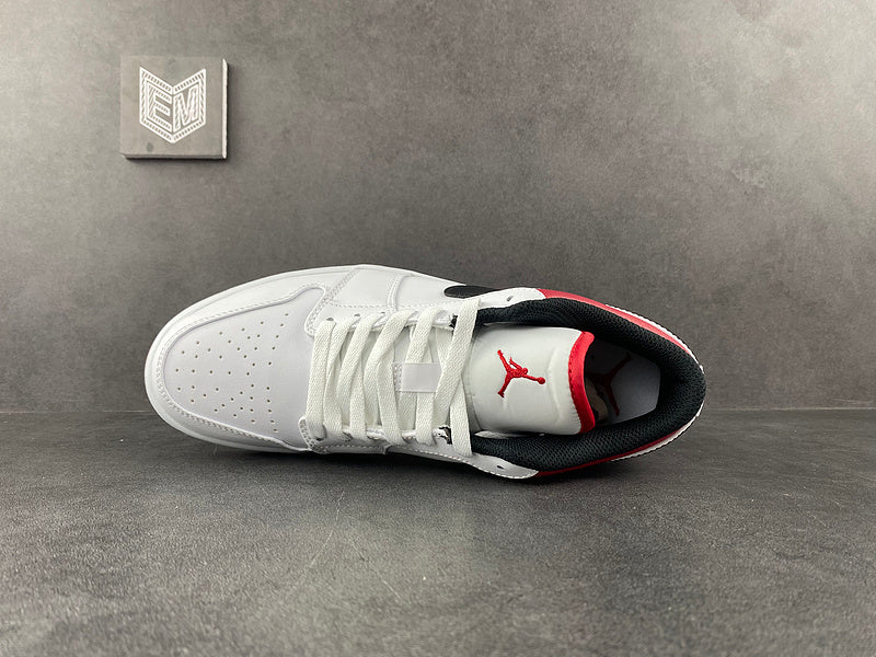 Jordan 1 Low White University Red Black - DRIP DOS ARTISTAS 