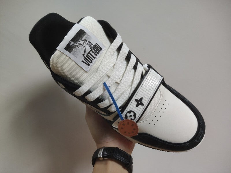 LV Trainer black white