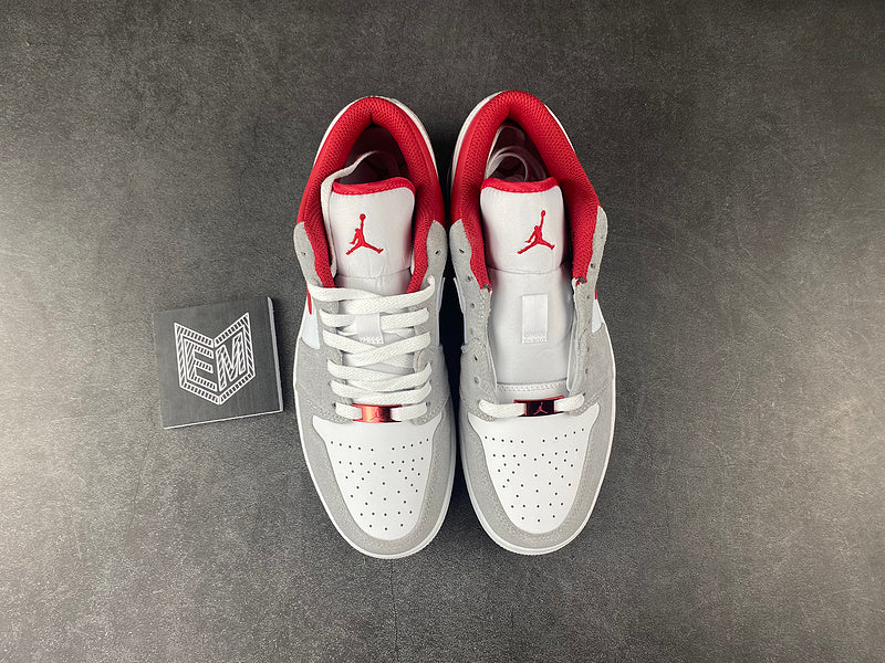 Jordan 1 Low SE Light Smoke Grey Gym Red - DRIP DOS ARTISTAS 