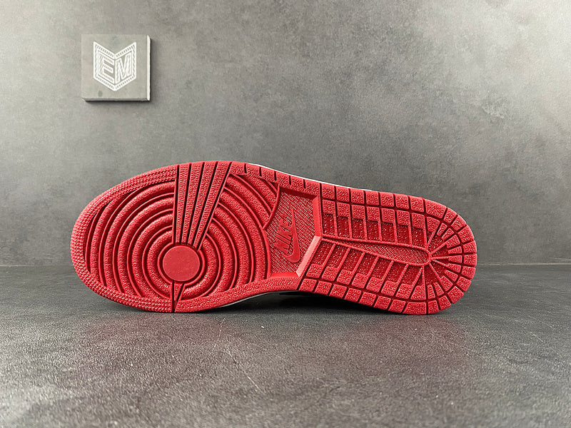 Jordan 1 Low White University Red Black - DRIP DOS ARTISTAS 