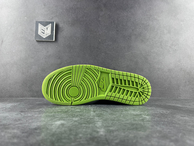 Air Jordan 1 Mid Altitude Green (Women's) - DRIP DOS ARTISTAS 