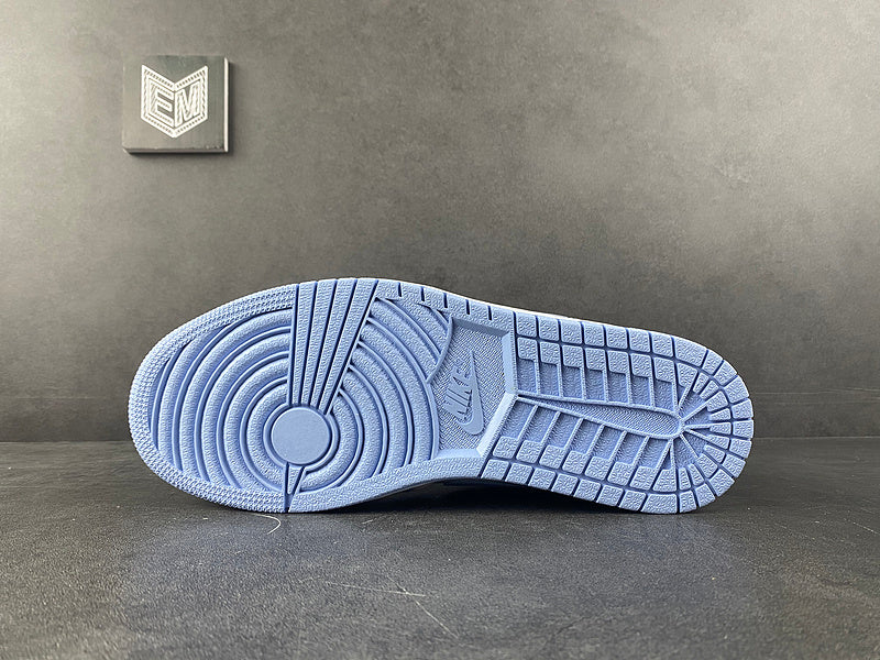 Jordan 1 Low Football Grey Aluminum (W) - DRIP DOS ARTISTAS 