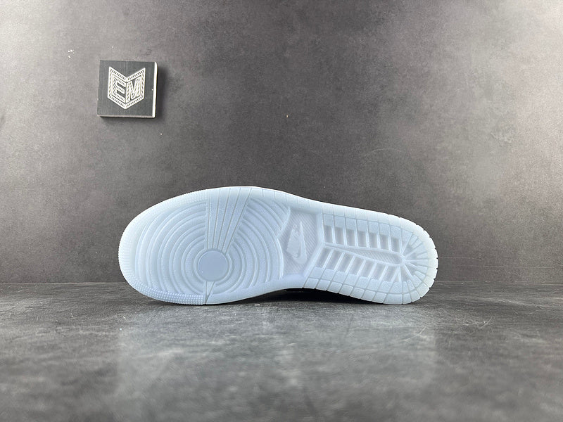 Air Jordan 1 Mid SE Ice Blue (2023) - DRIP DOS ARTISTAS 