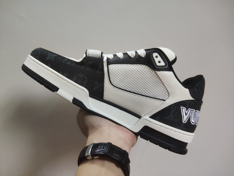 LV Trainer black white