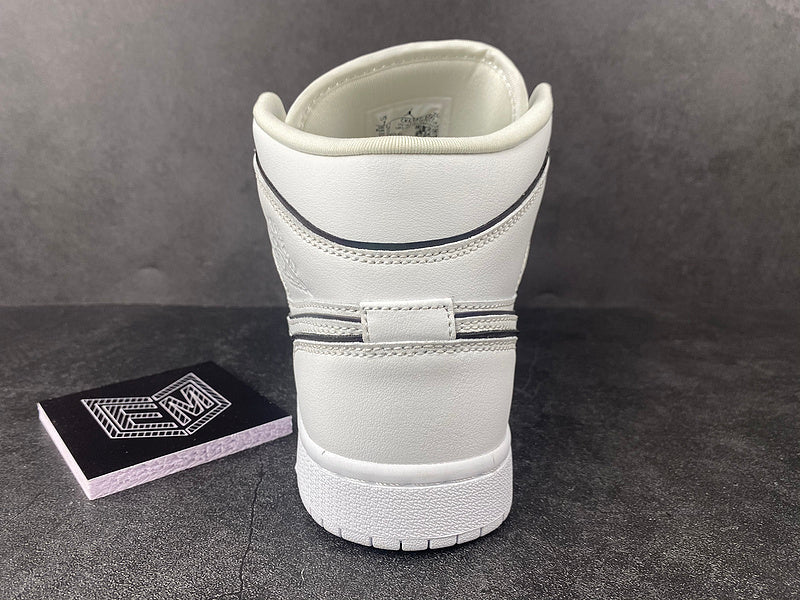 Air Jordan 1 Mid Iridescent Reflective White - DRIP DOS ARTISTAS 
