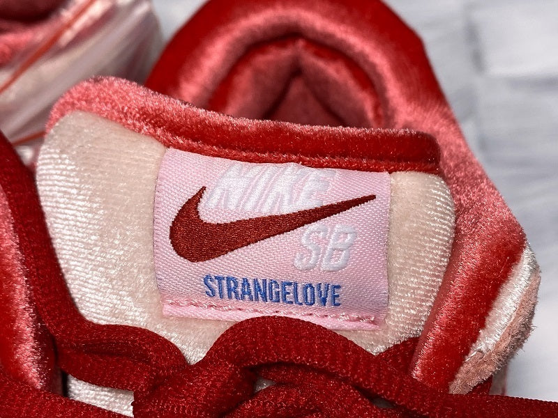 Dunk low strange love