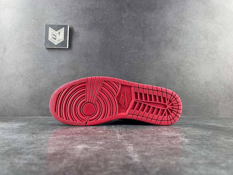 Air Jordan 1 Mid Alternate Bred (2022) - DRIP DOS ARTISTAS 