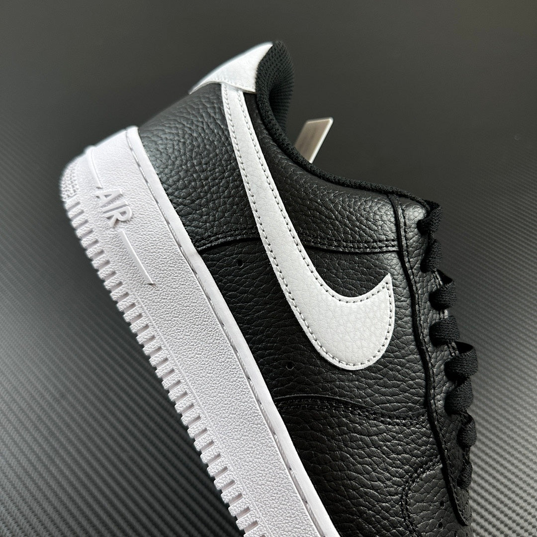 NIKE AIR FORCE 1 BLACK WHITE SOLE