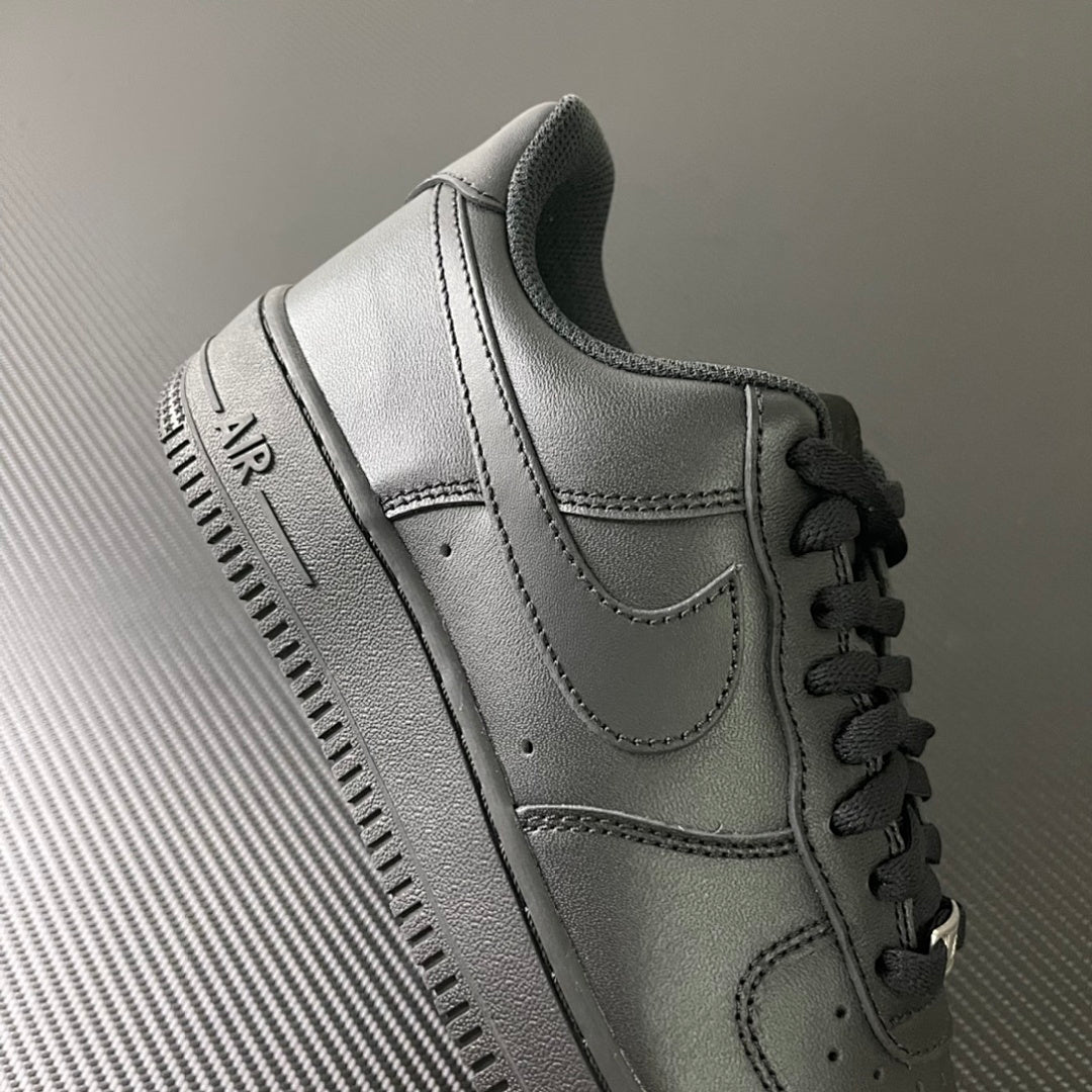 NIKE AIR FORCE 1 TRIPLE BLACK