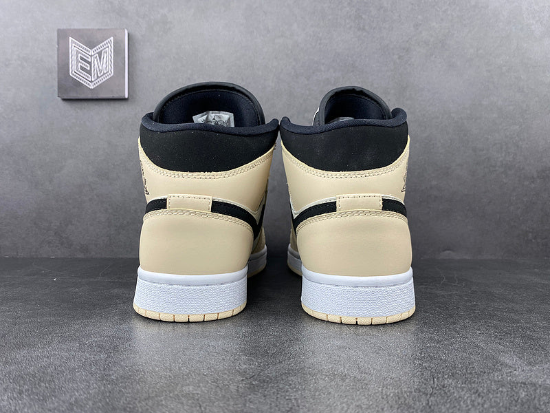 Air Jordan 1 Mid Barely Orange - DRIP DOS ARTISTAS 