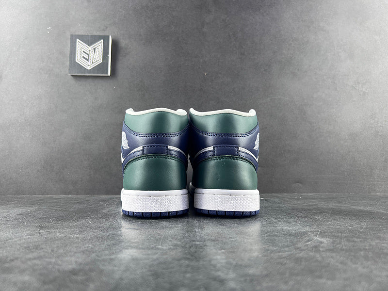 Air Jordan 1 Mid SE Seahawks (Women's) - DRIP DOS ARTISTAS 