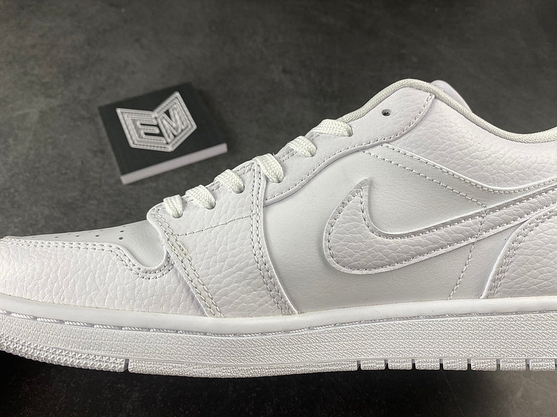 Jordan 1 Low Triple White Tumbled Leather - DRIP DOS ARTISTAS 