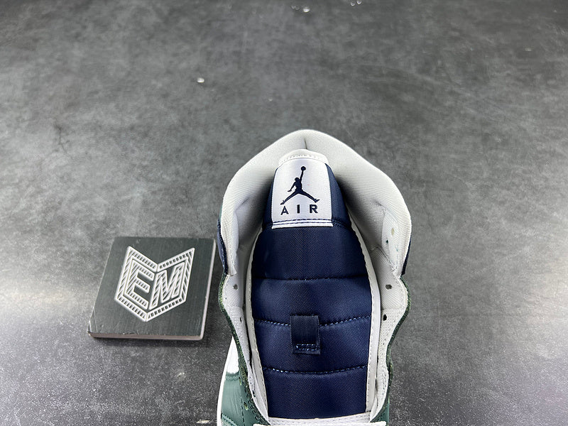 Air Jordan 1 Mid SE Seahawks (Women's) - DRIP DOS ARTISTAS 