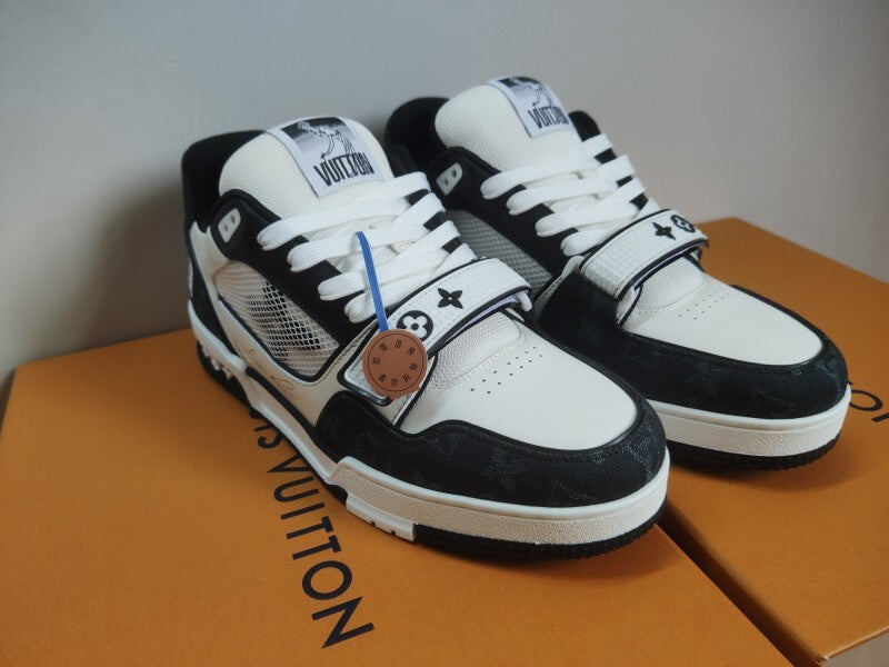 LV Trainer black white