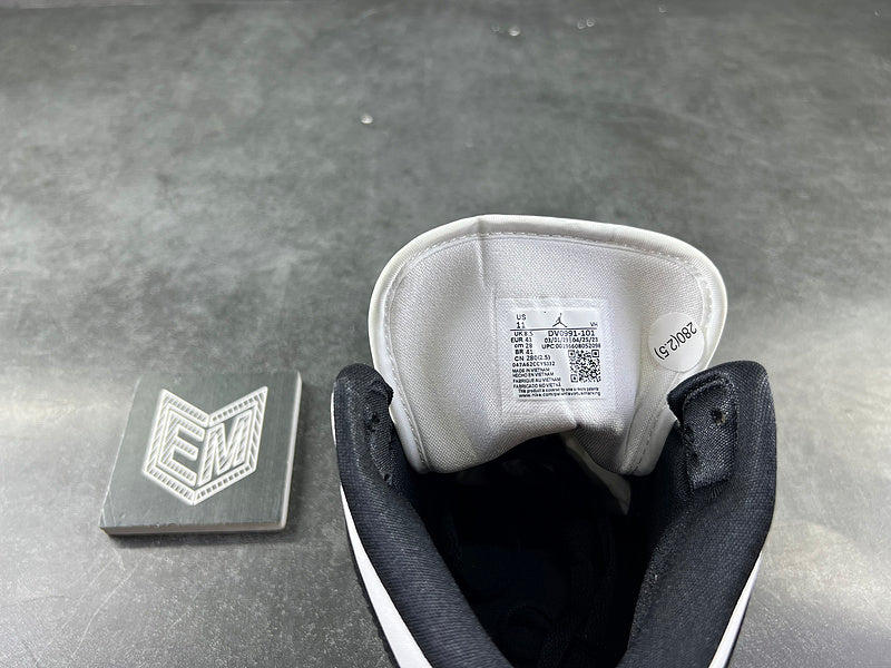 Air Jordan 1 Mid Panda (Women's) - DRIP DOS ARTISTAS 