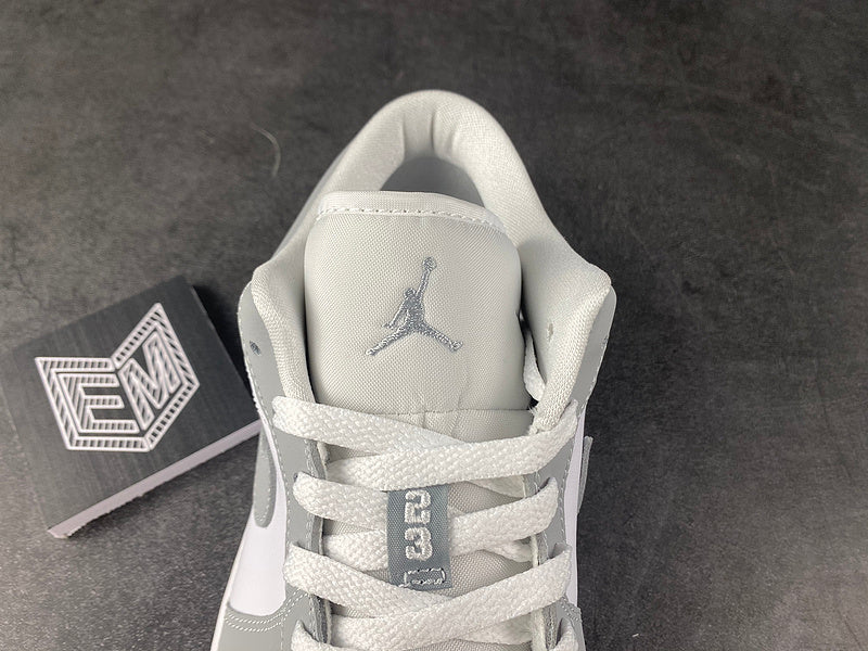 Jordan 1 Low Wolf Grey (W) - DRIP DOS ARTISTAS 