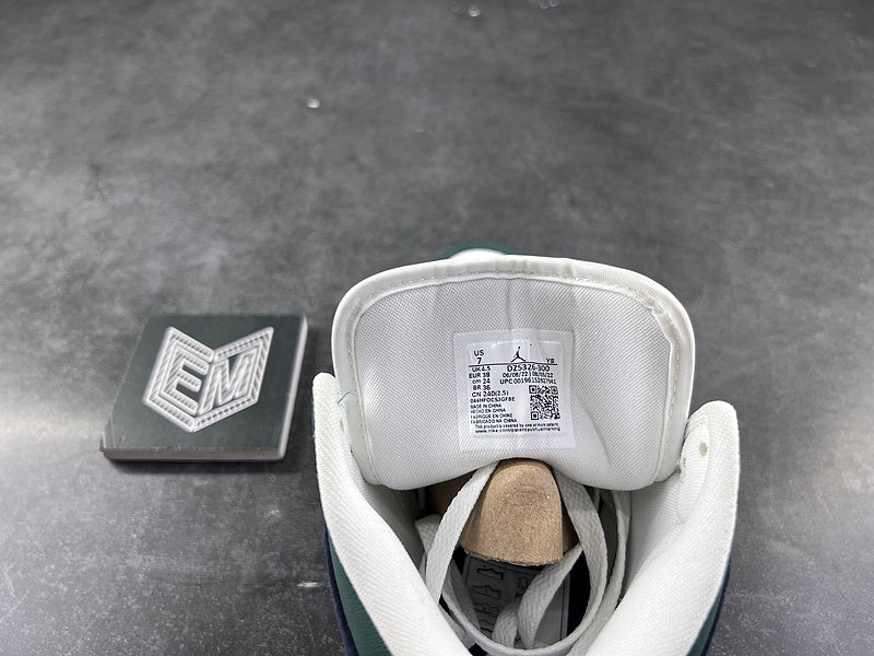Air Jordan 1 Mid SE Seahawks (Women's) - DRIP DOS ARTISTAS 