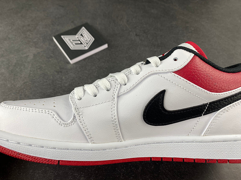 Jordan 1 Low White University Red Black - DRIP DOS ARTISTAS 