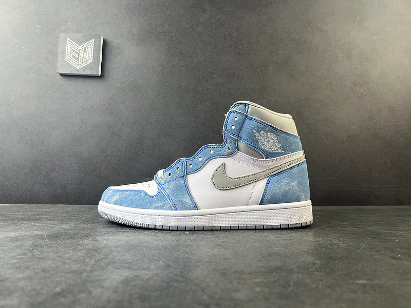 Air Jordan 1 Retro High OG Hyper Royal - DRIP DOS ARTISTAS 