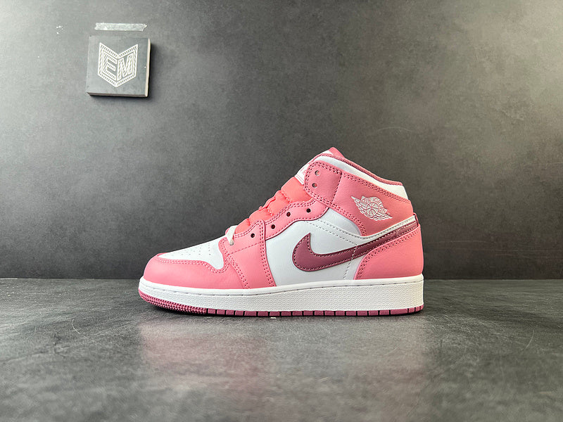 Jordan 1 Mid Valentine's Day (2023) (GS) - DRIP DOS ARTISTAS 