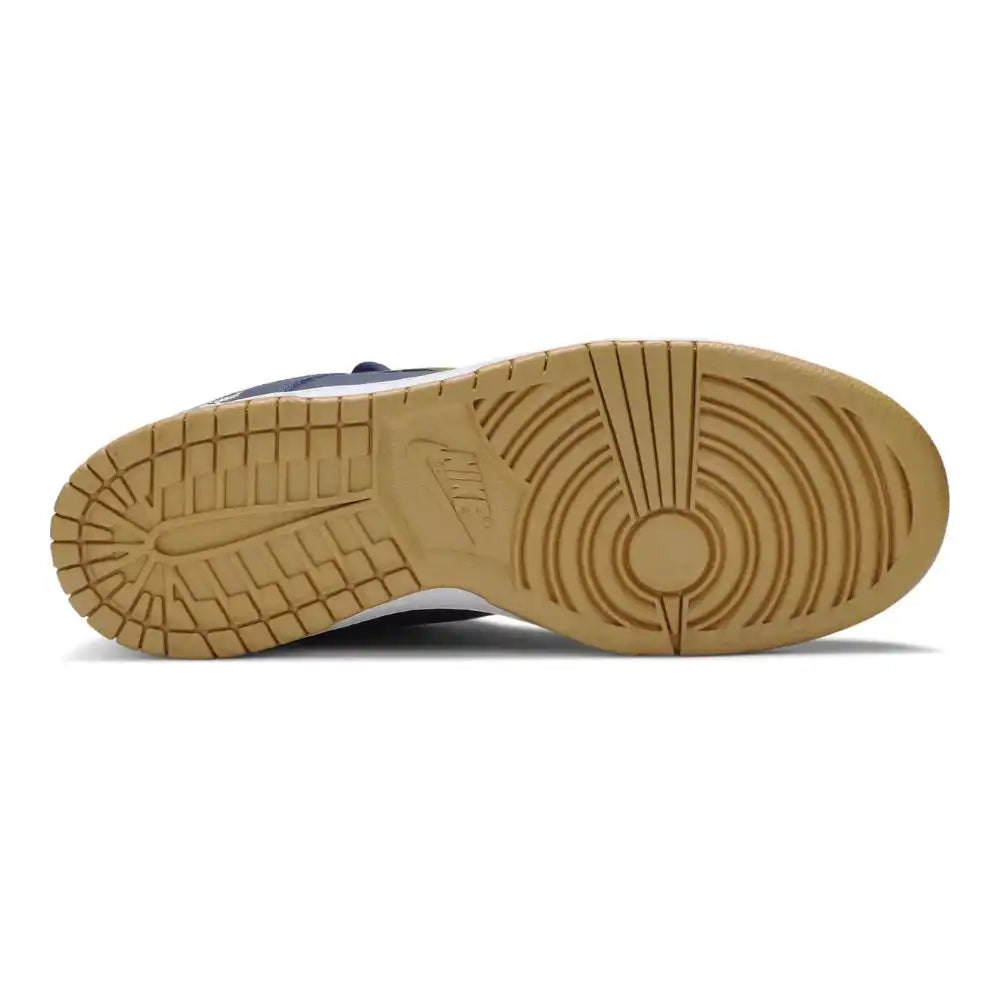 Supreme x Nike SB Dunk Low QS Metallic Gold - DRIP DOS ARTISTAS 